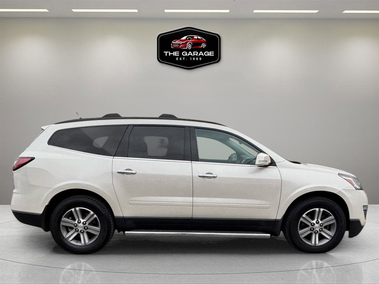 Used 2015 Chevrolet Traverse LT w/ LPO, 'HIT The Road' Package image 6