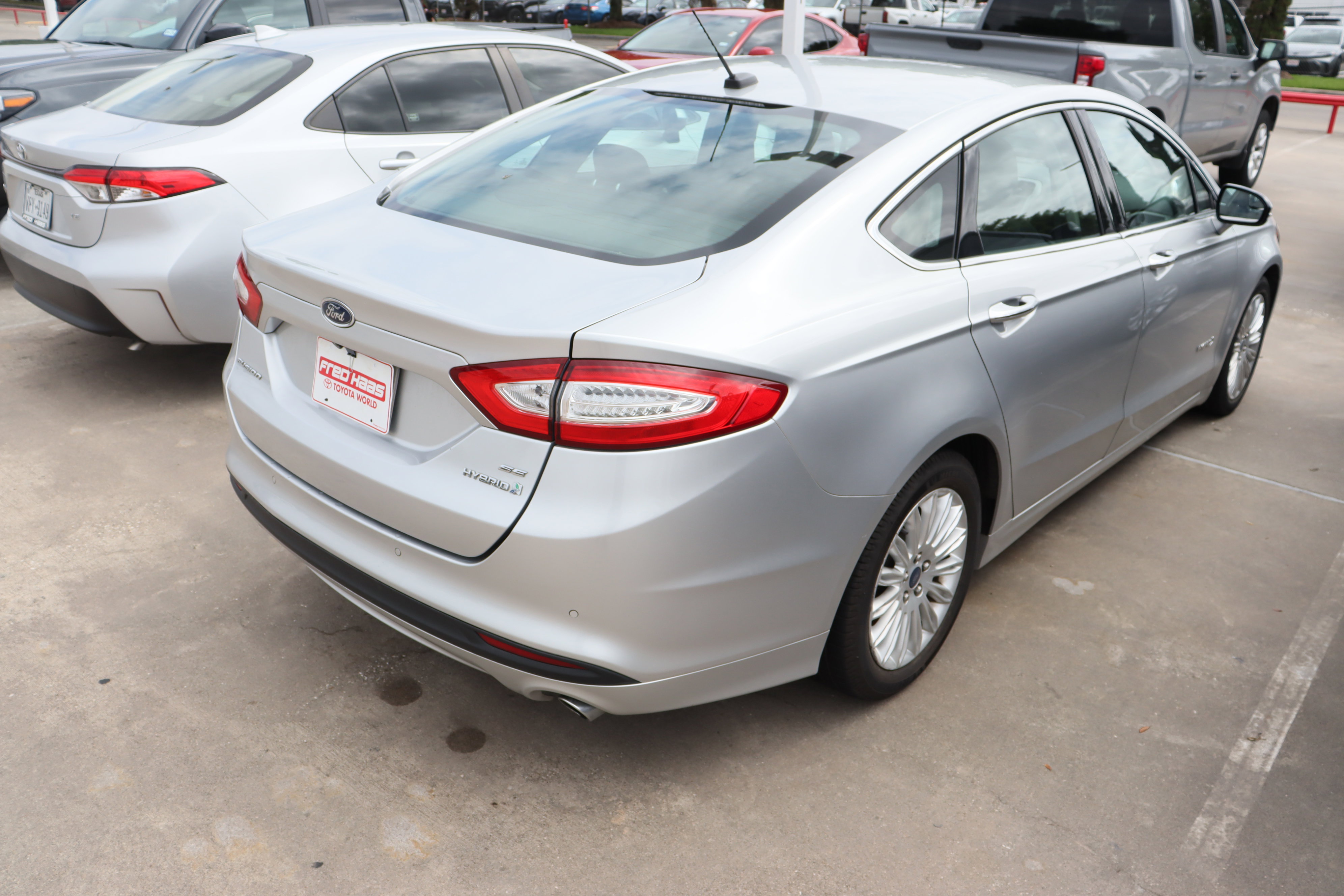 Used 2016 Ford Fusion SE w/ Equipment Group 502A image 11