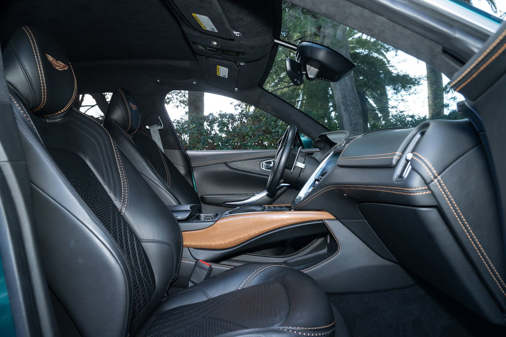 Used 2021 Aston Martin DBX AWD/4WD image 15