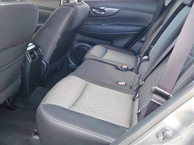 Used 2017 Nissan Rogue SV image 18