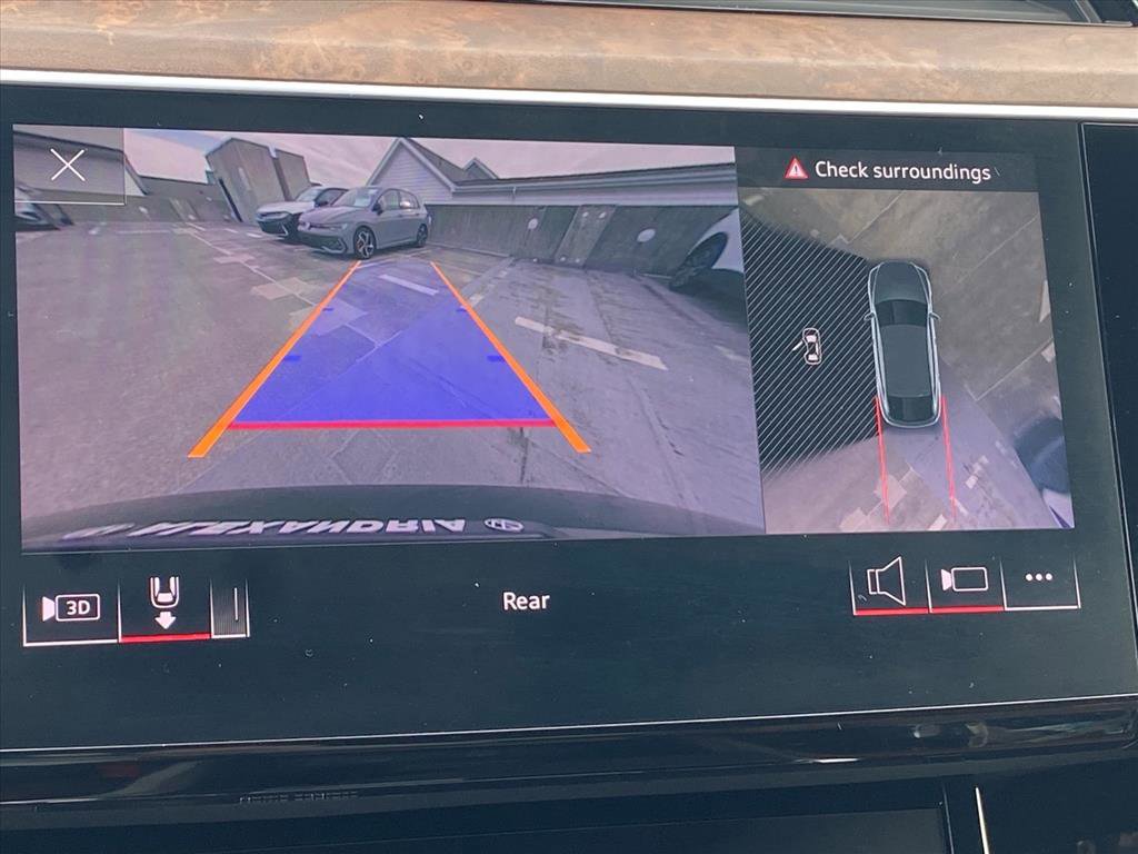 Used 2023 Audi e-tron Premium Plus w/ Premium Plus Package image 17