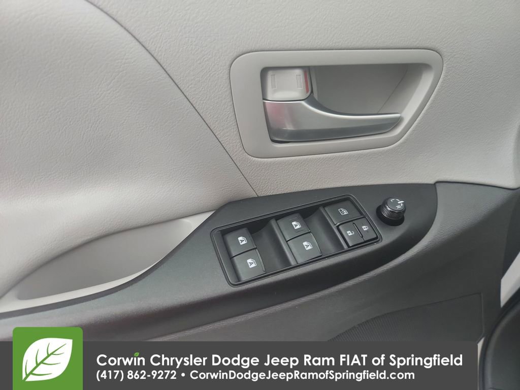 Used 2019 Toyota Sienna LE image 21