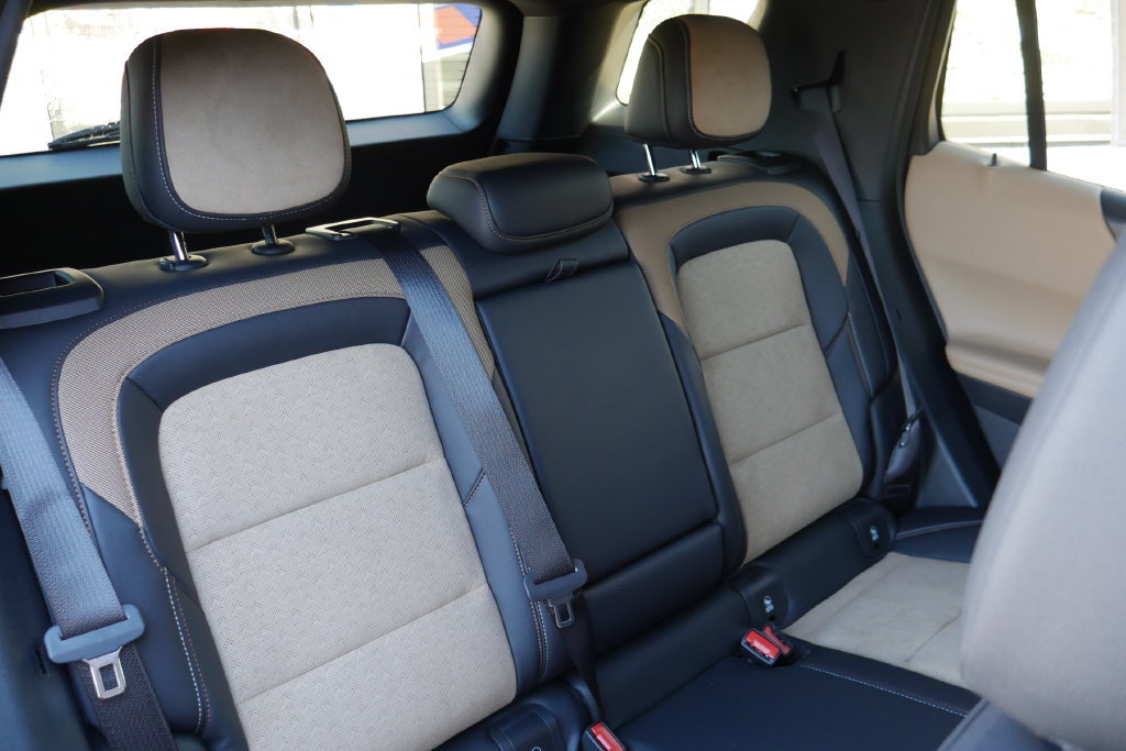 New 2027 Chevrolet Equinox ACTIV w/ Convenience Package III AWD/4WD image 15
