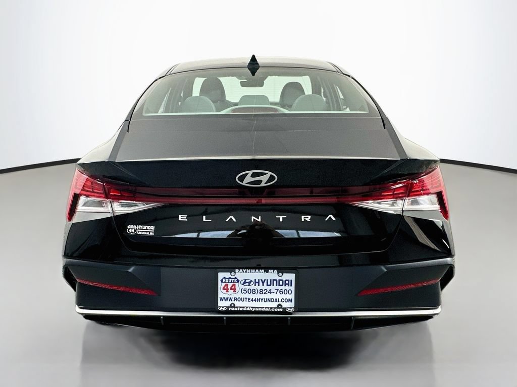 Used 2025 Hyundai Elantra SEL w/ Cargo Package FWD image 7