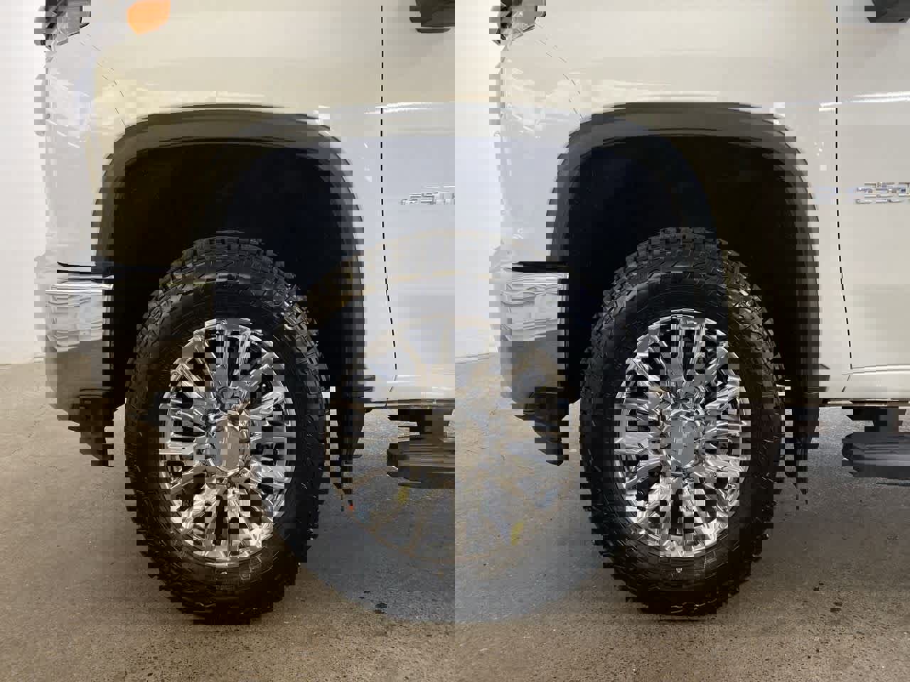 Used 2021 Chevrolet Silverado 2500 LTZ w/ LTZ Convenience Package image 12