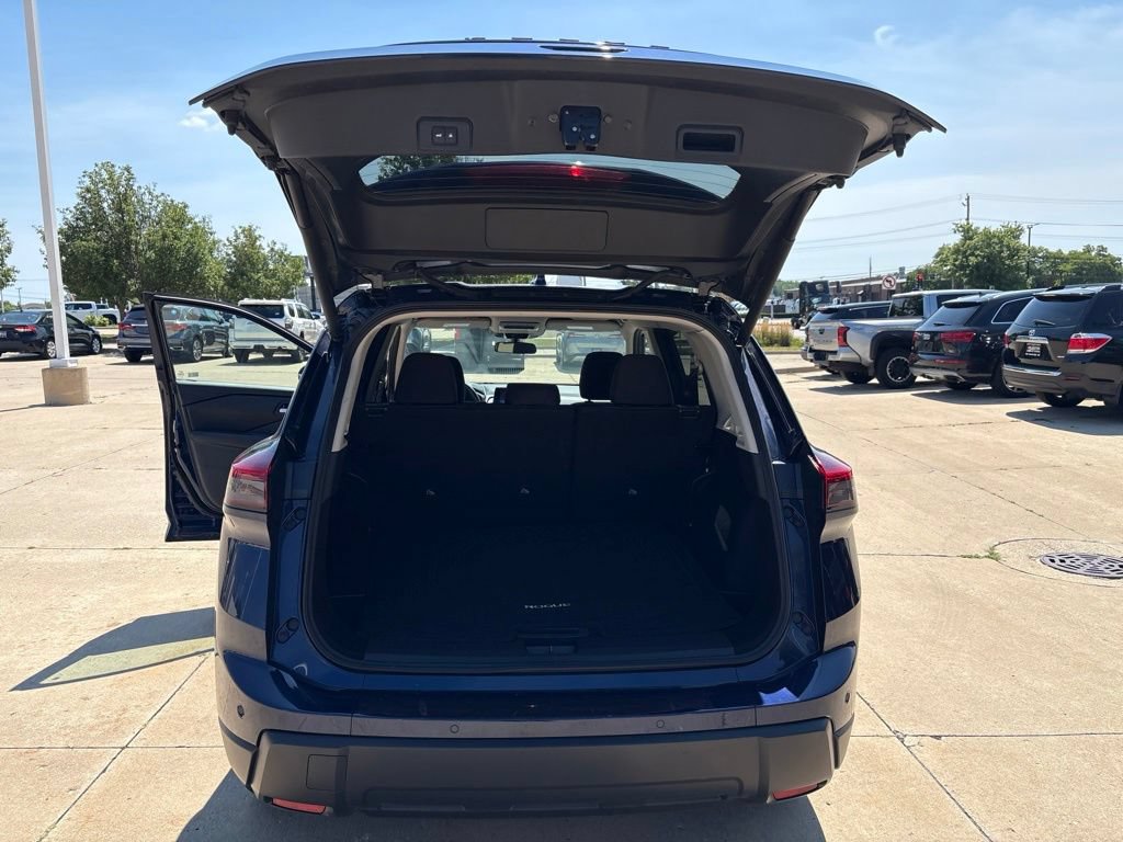 Used 2026 Nissan Rogue SV AWD/4WD image 24