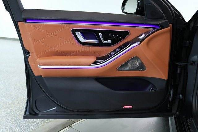 Used 2024 Mercedes-Benz S 63 AMG S w/ Carbon Fiber Exterior Package image 20