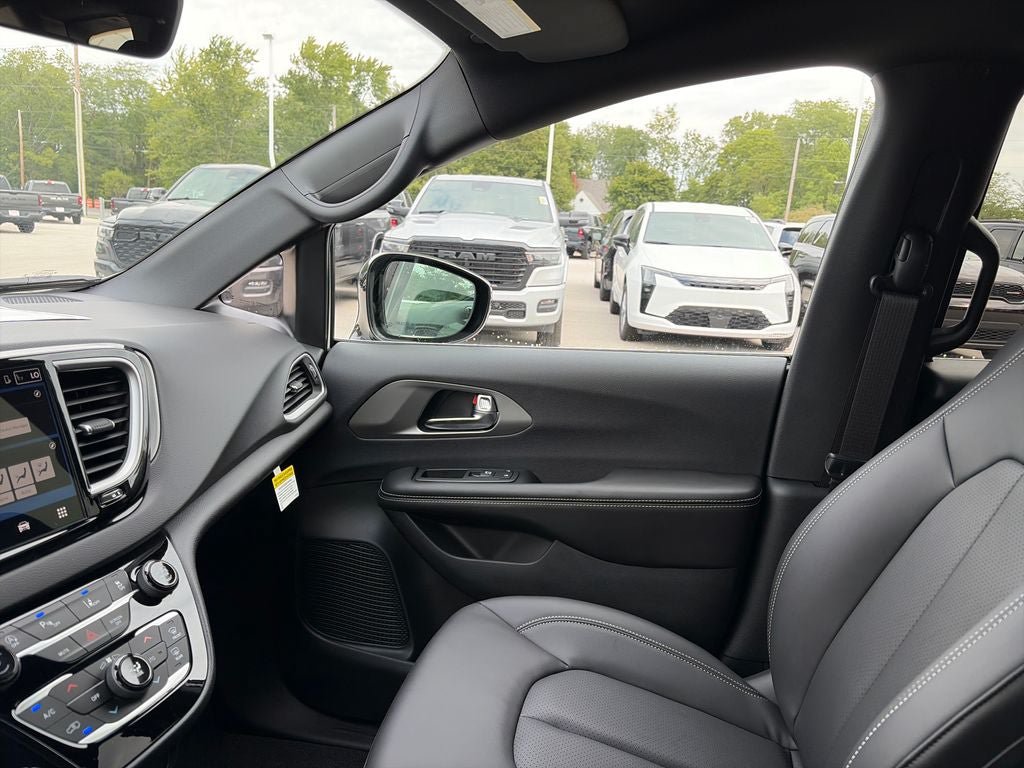 New 2027 Chrysler Pacifica LX FWD image 25
