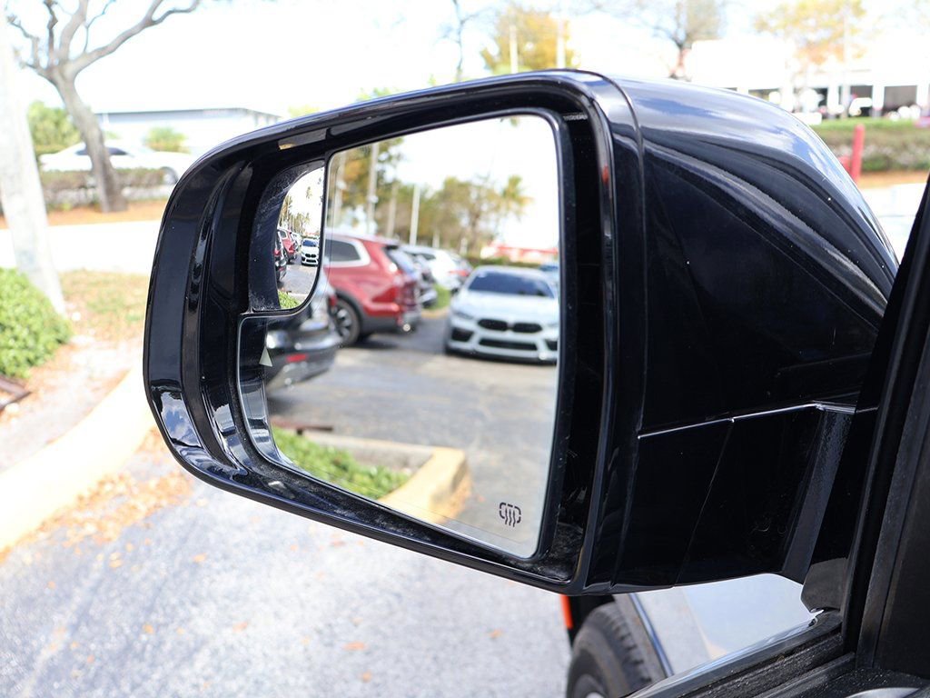 Used 2025 Jeep Wagoneer L Series II w/ 8-pass Seating Package AWD/4WD image 40