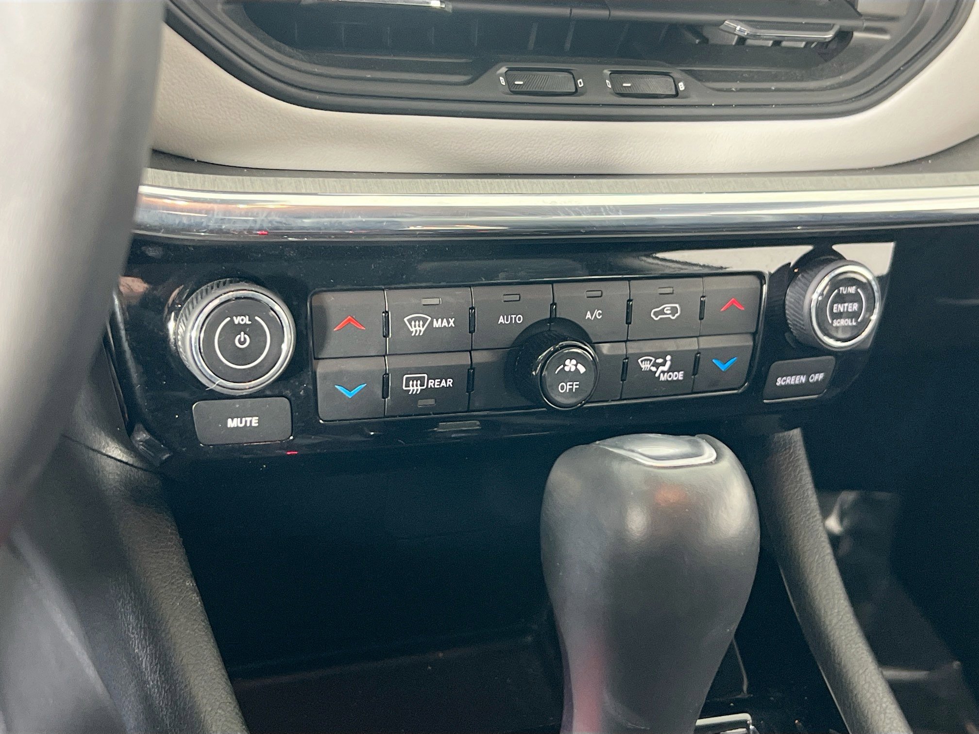 Used 2022 Jeep Compass Limited AWD/4WD image 15