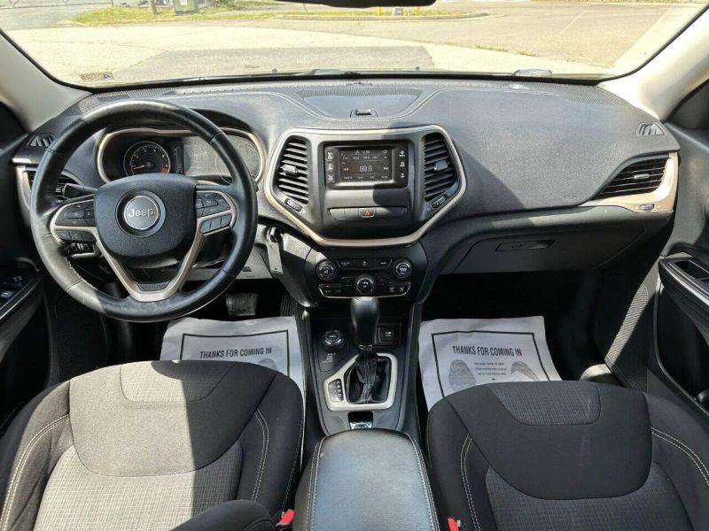 Used 2015 Jeep Cherokee Latitude w/ Cold Weather Group AWD/4WD image 15