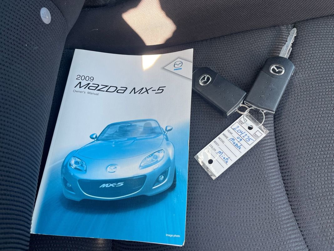 Used 2009 MAZDA MX-5 Miata Touring image 25