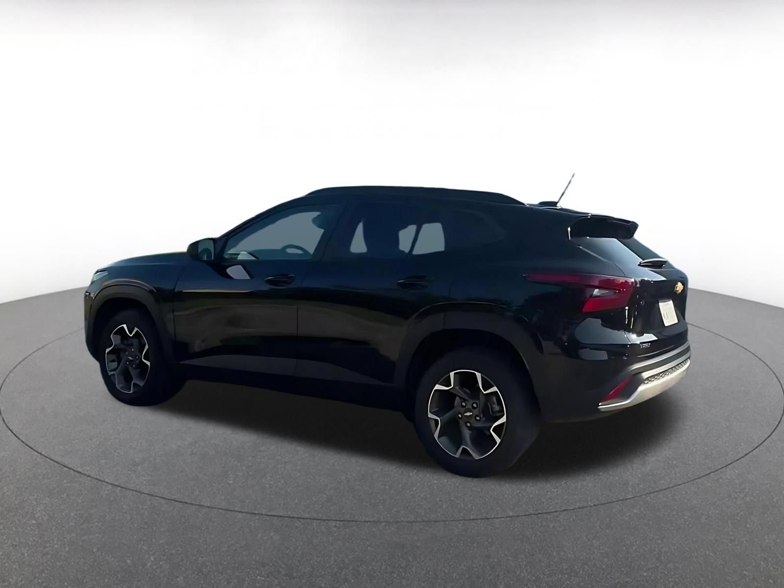Used 2025 Chevrolet Trax LT FWD image 10