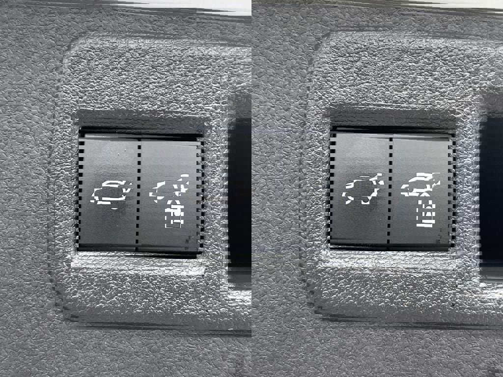 Used 2021 Toyota Venza XLE w/ Softex Package image 11