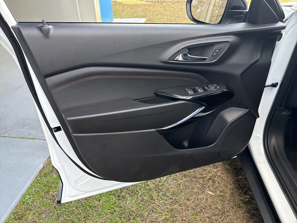 New 2026 Chevrolet Trax RS w/ Sunroof Package image 11