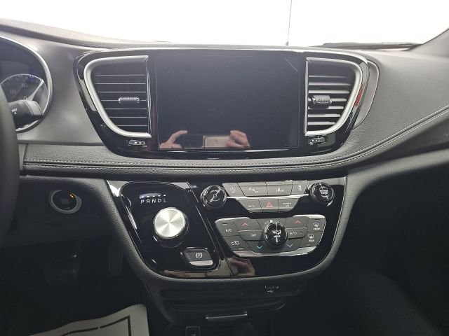 New 2026 Chrysler Pacifica Select AWD/4WD image 29