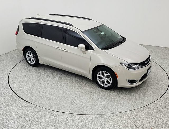 Used 2017 Chrysler Pacifica Touring-L w/ Tire & Wheel Group FWD image 11
