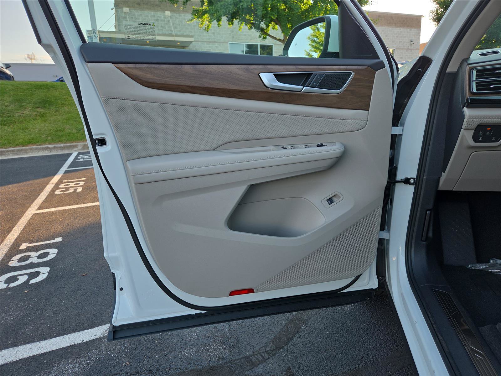 New 2026 Volkswagen Atlas SE FWD image 12