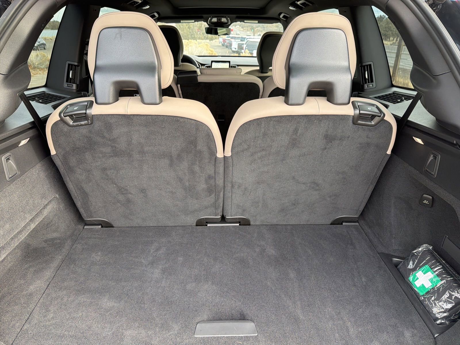 New 2026 Volvo XC90 B6 Core w/ Protection Package Premier image 27