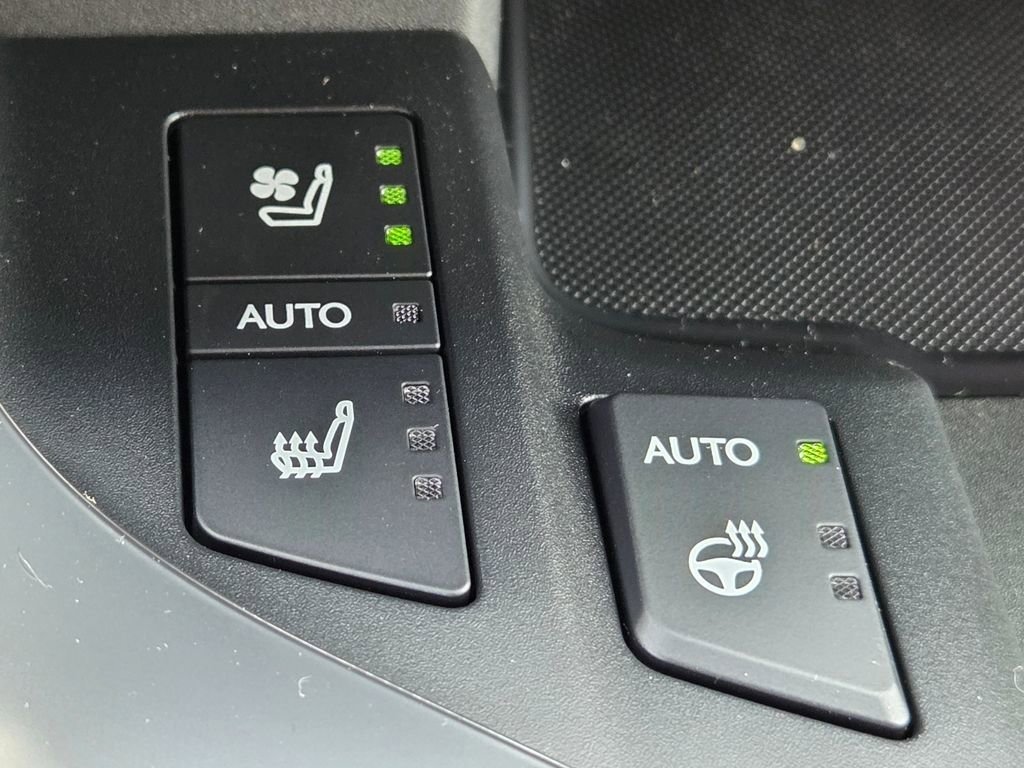 New 2026 Lexus LX 600 4WD w/ Premium Package image 16