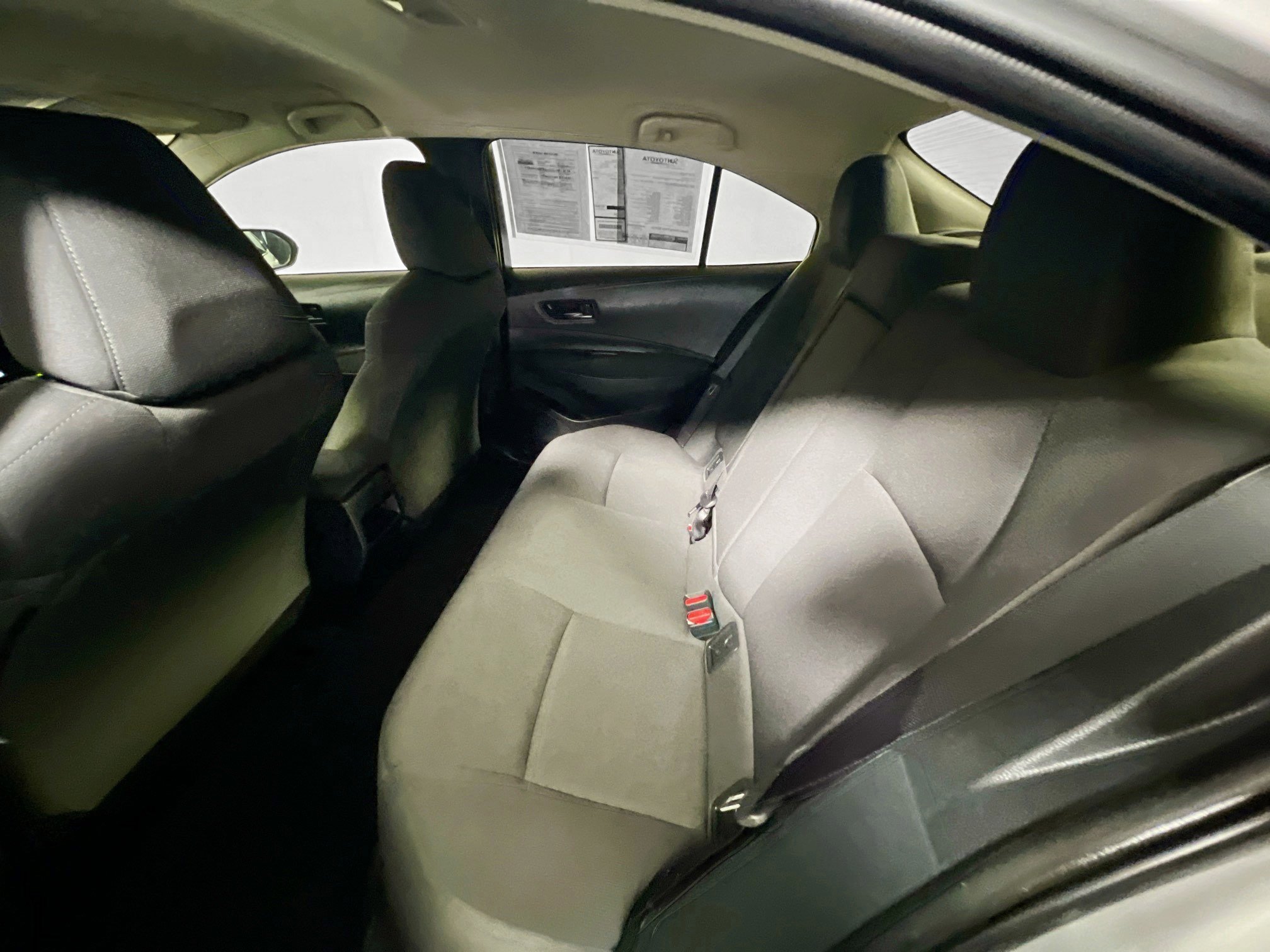 Used 2022 Toyota Corolla LE image 28