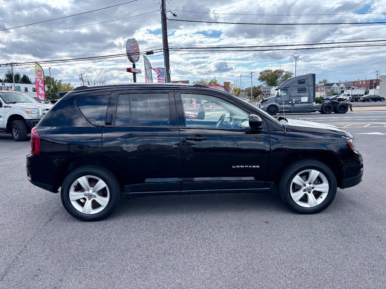 Used 2014 Jeep Compass Latitude FWD image 7