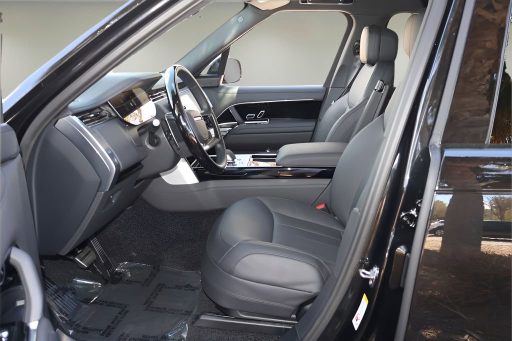 New 2026 Land Rover Range Rover SE image 12