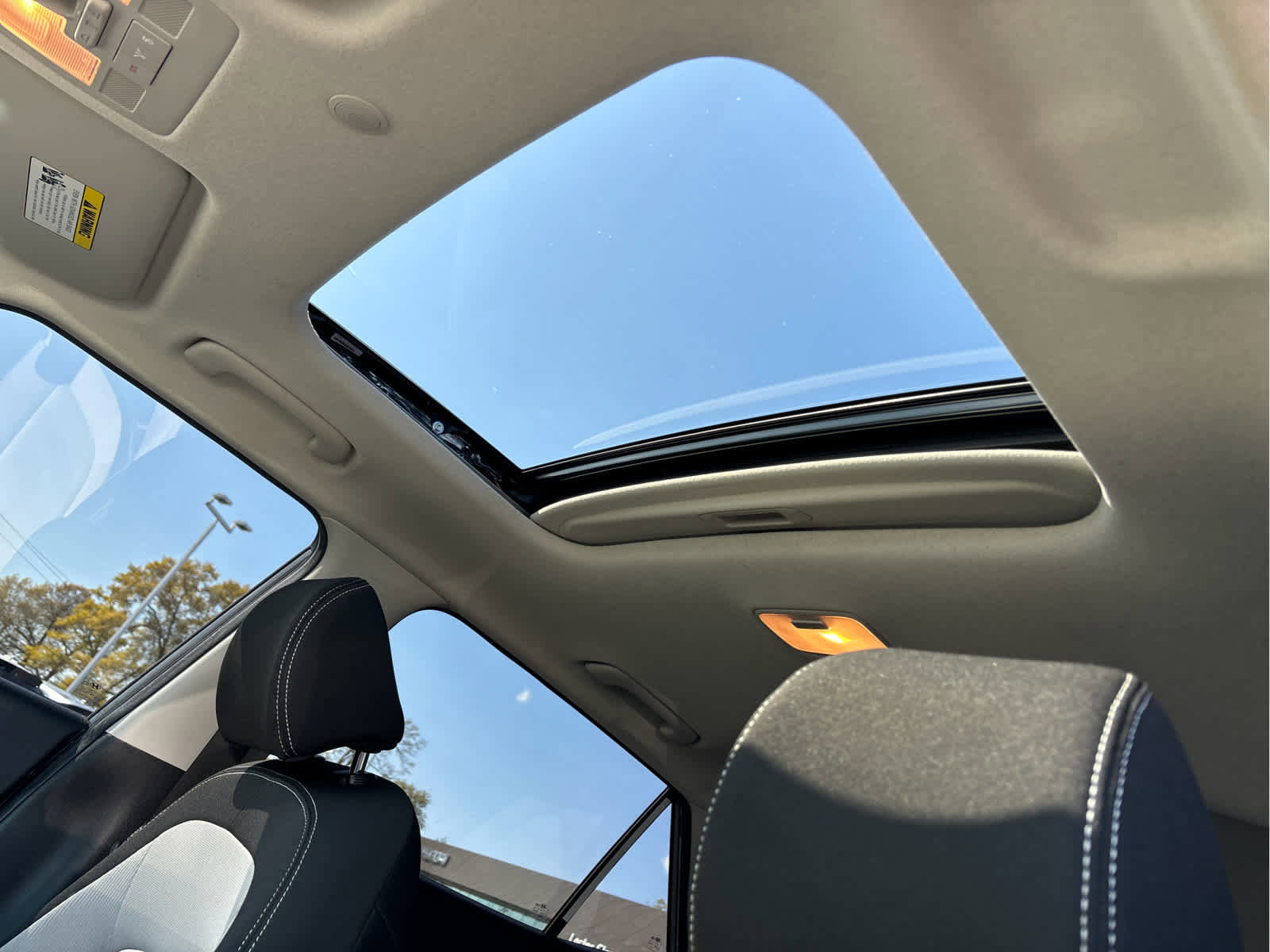 Used 2021 Hyundai Venue SEL w/ Premium Package FWD image 9