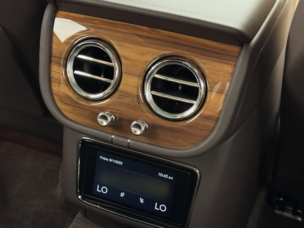 New 2024 Bentley Bentayga Plug-In Hybrid image 31