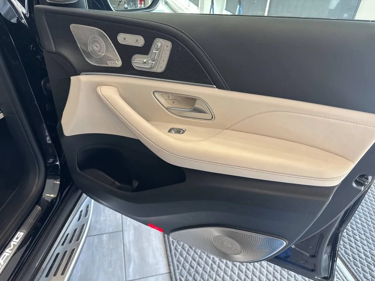 Used 2025 Mercedes-Benz GLS 63 AMG 4MATIC w/ Warmth & Comfort Package image 27