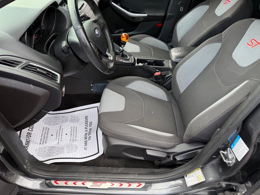 Used 2017 Ford Focus ST image 35