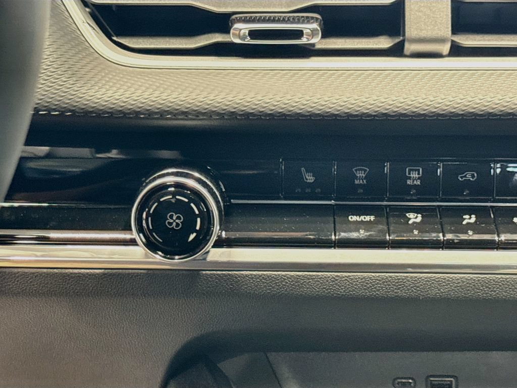 New 2027 Chevrolet Equinox LT w/ Safety and Technology Package FWD image 20