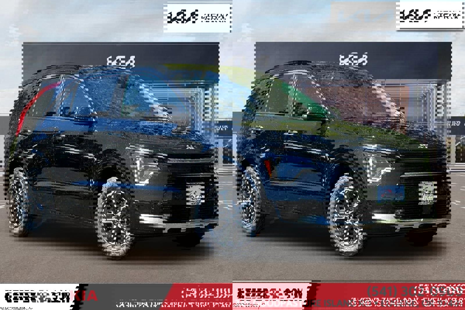 New 2025 Kia Niro SX