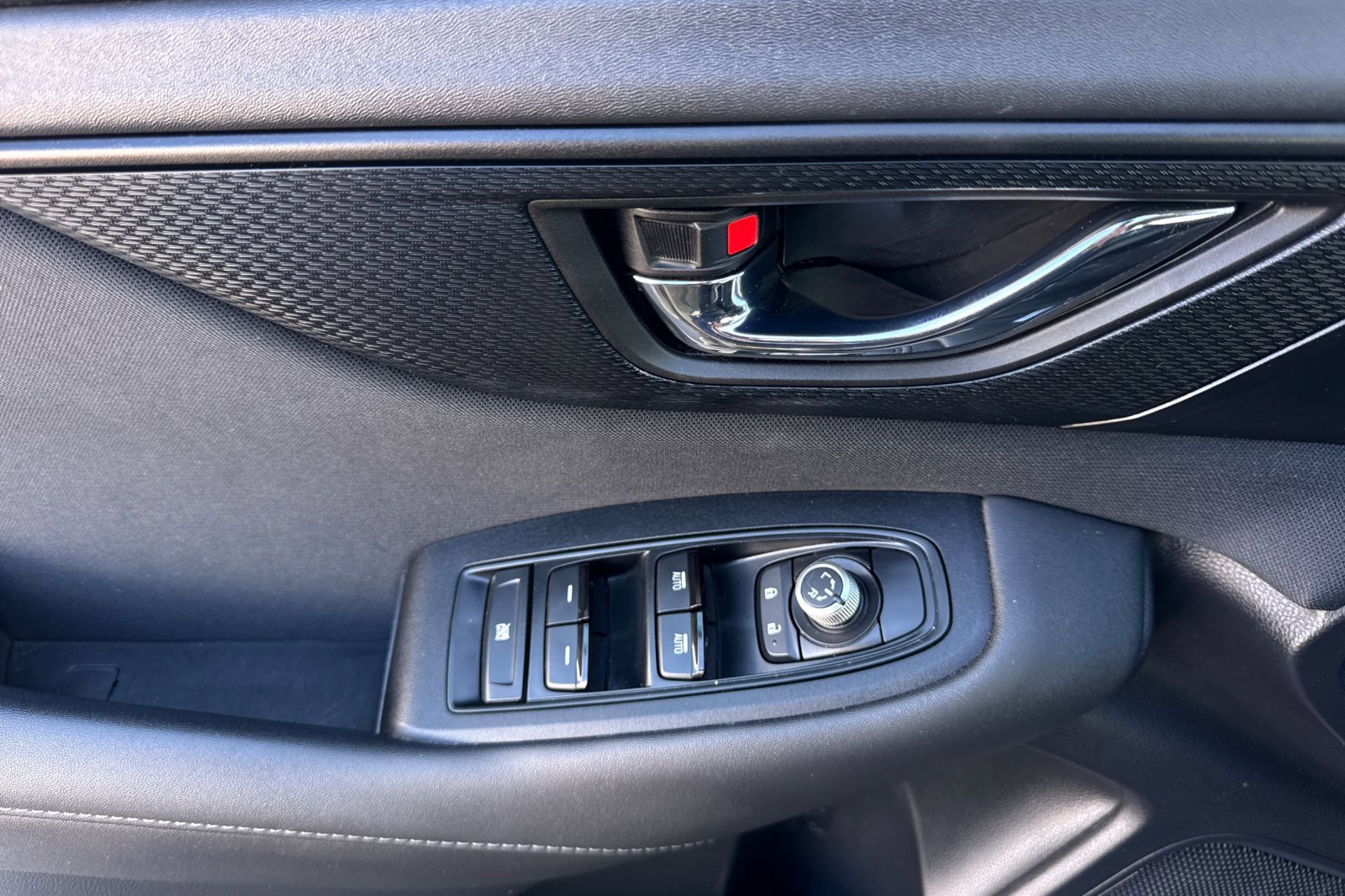 Used 2020 Subaru Outback Premium image 11