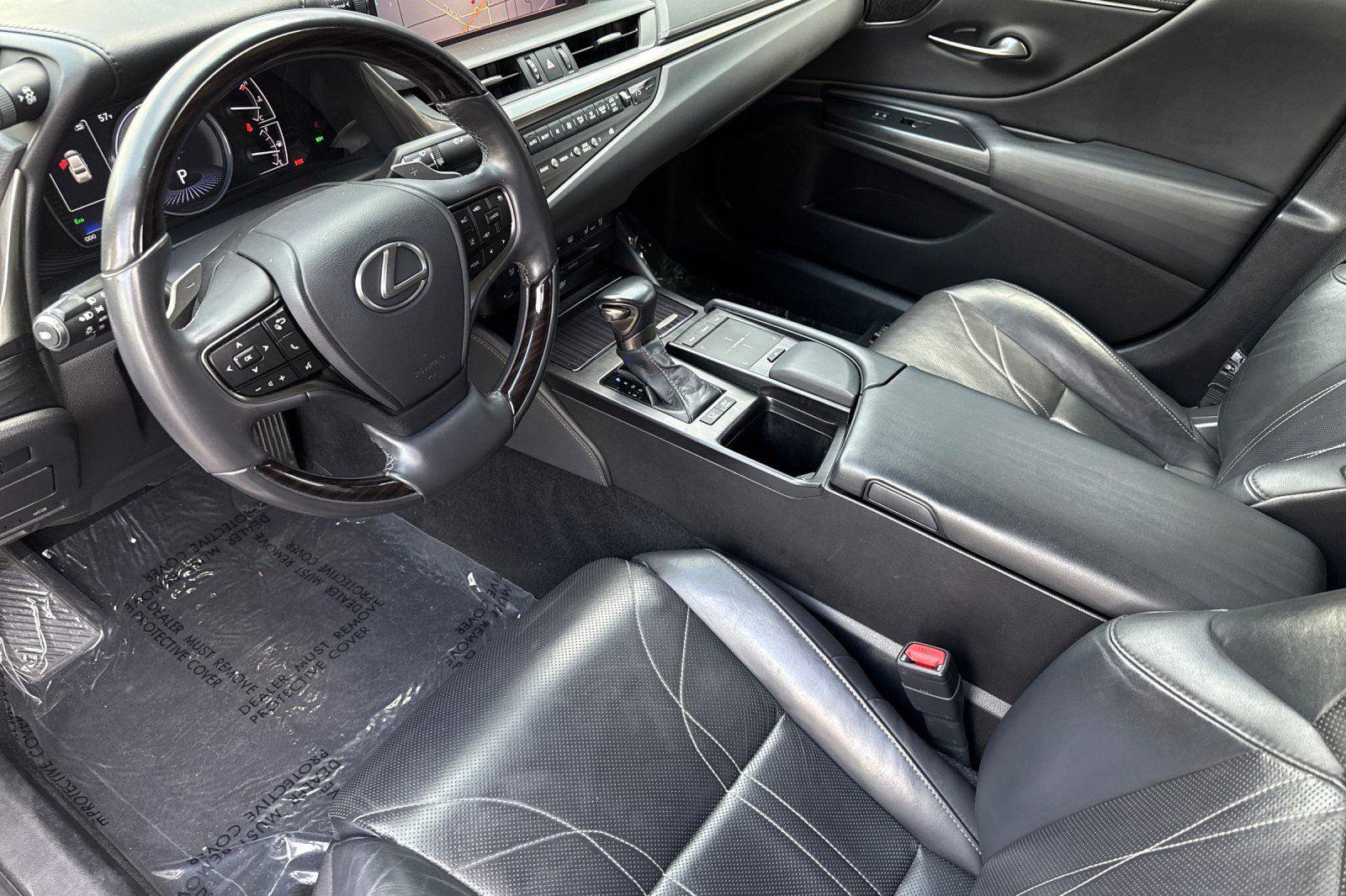 Used 2021 Lexus ES 300h w/ Accessory Package 2 image 4