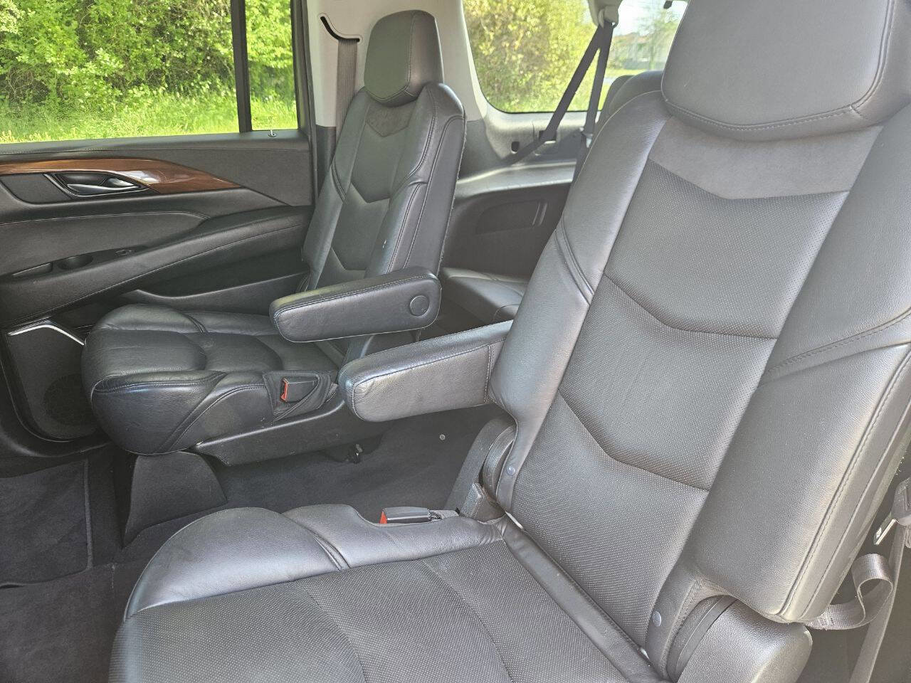 Used 2019 Cadillac Escalade ESV 4WD image 13