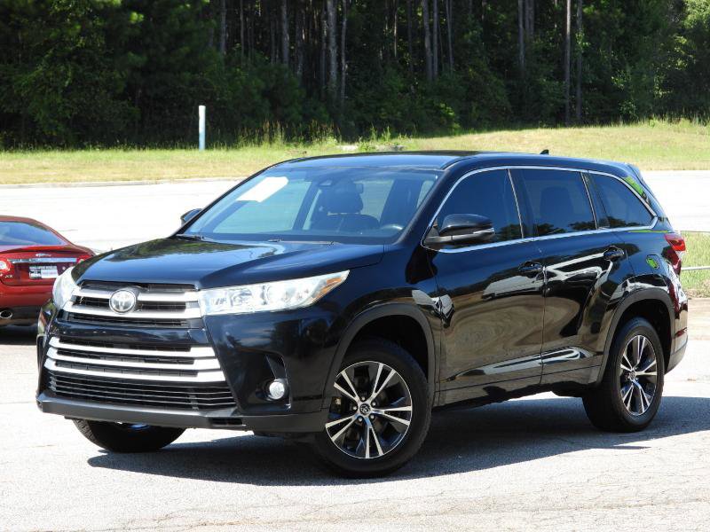 Used 2017 Toyota Highlander Plus image 2