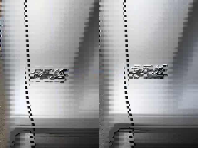 Used 2022 Toyota RAV4 LE image 7