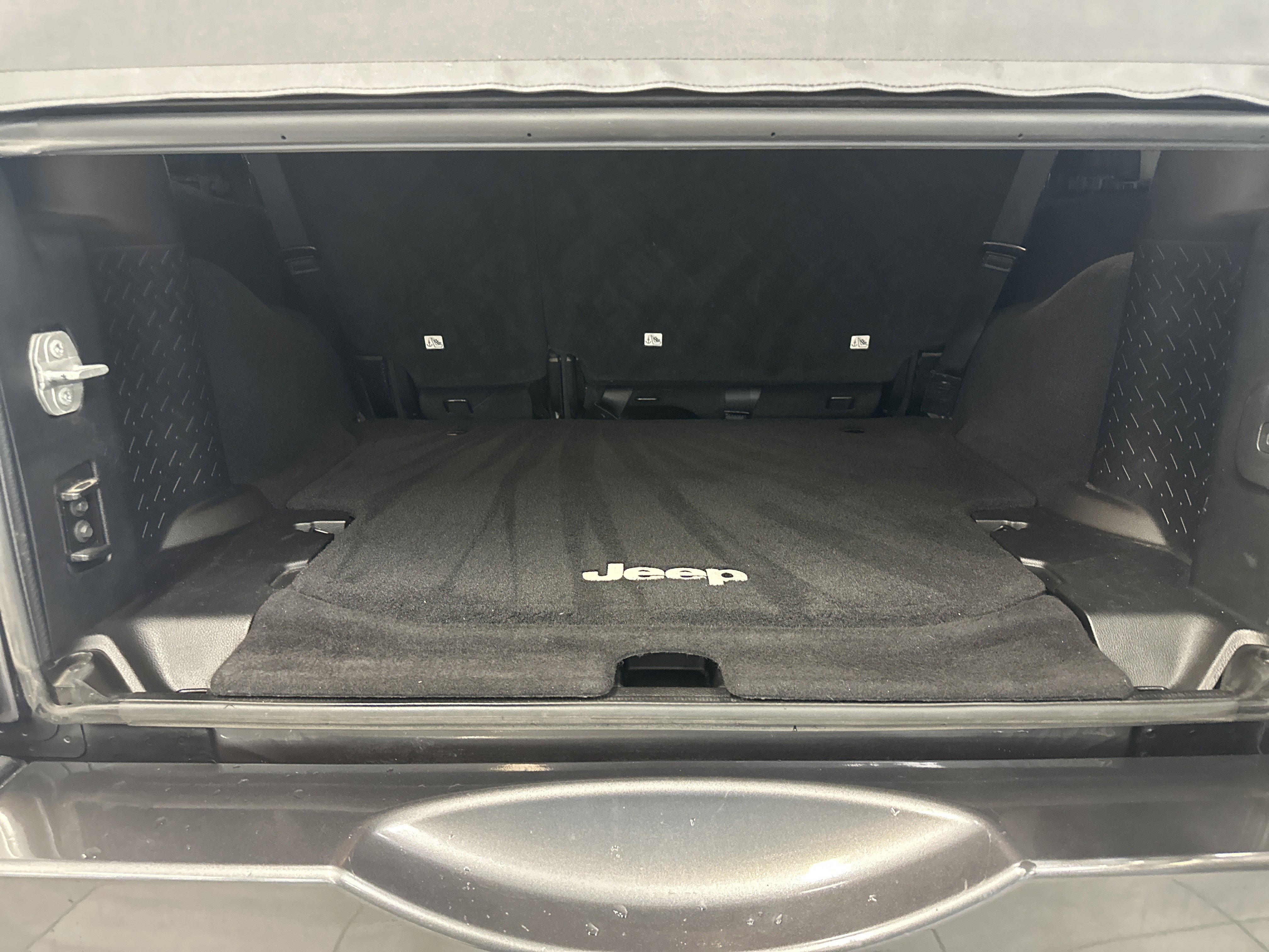 Used 2016 Jeep Wrangler Unlimited Sahara w/ Dual Top Group image 6