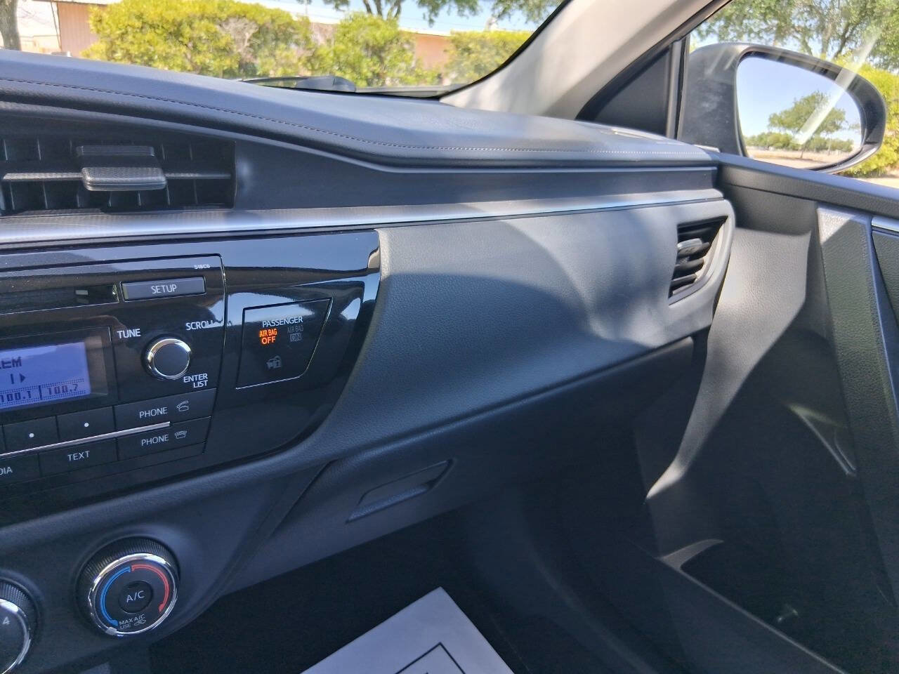 Used 2015 Toyota Corolla L image 19