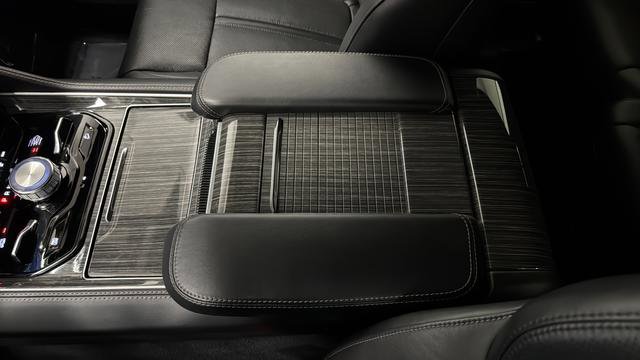 Used 2022 Jeep Wagoneer Series III AWD/4WD image 19