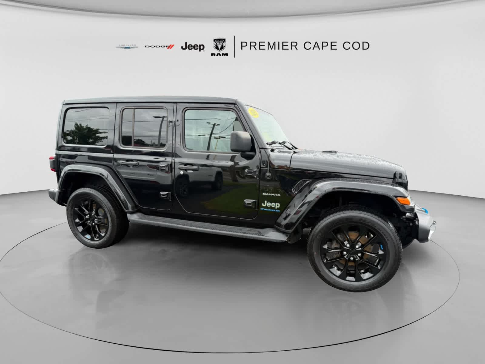 Used 2023 Jeep Wrangler Unlimited Sahara w/ Cold Weather Group AWD/4WD image 1