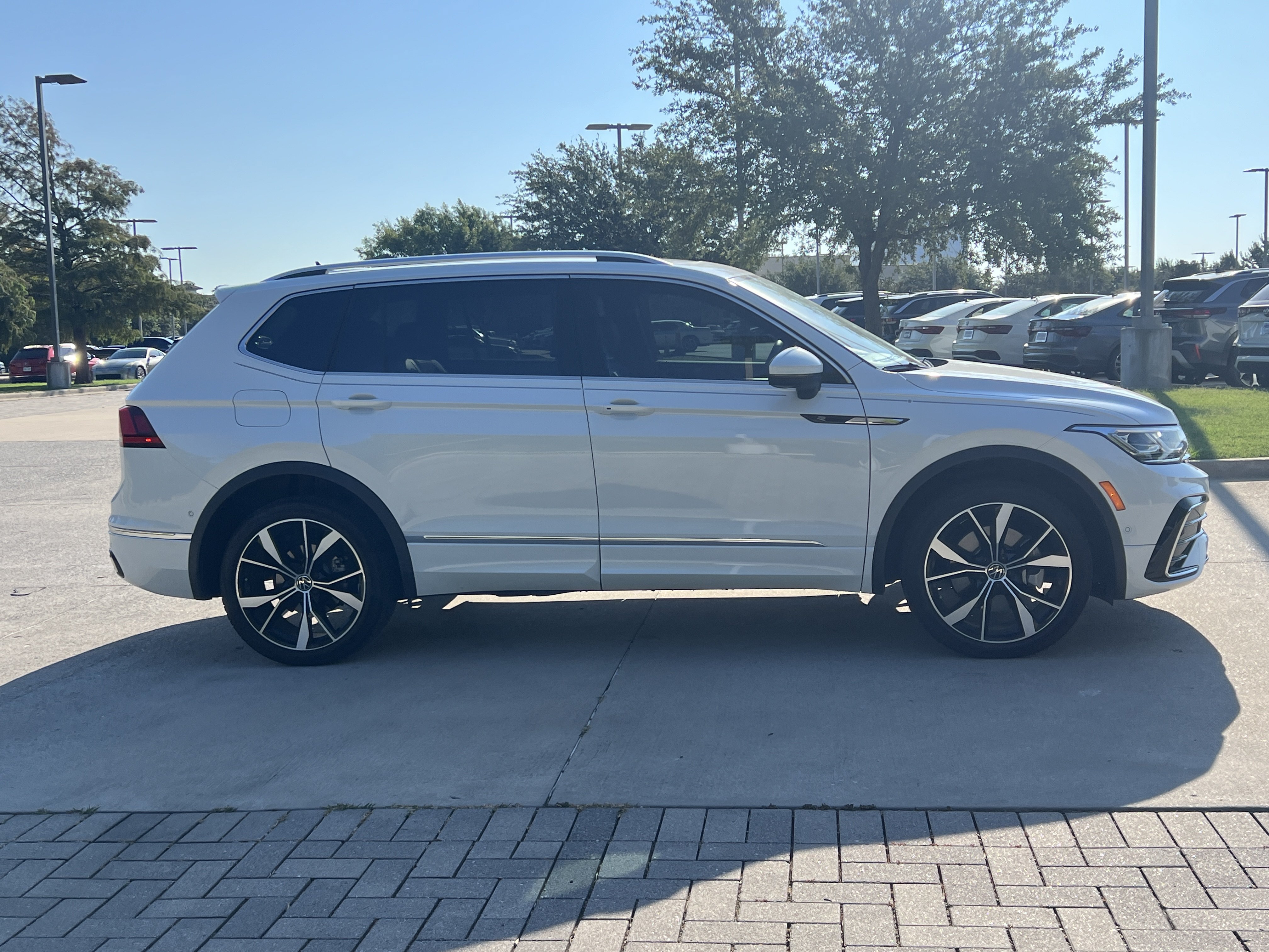 Used 2024 Volkswagen Tiguan SEL R-Line AWD/4WD image 10