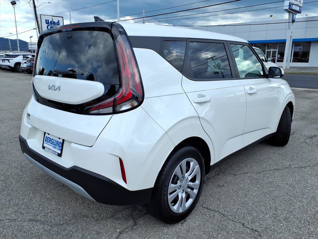 Used 2023 Kia Soul LX FWD image 4