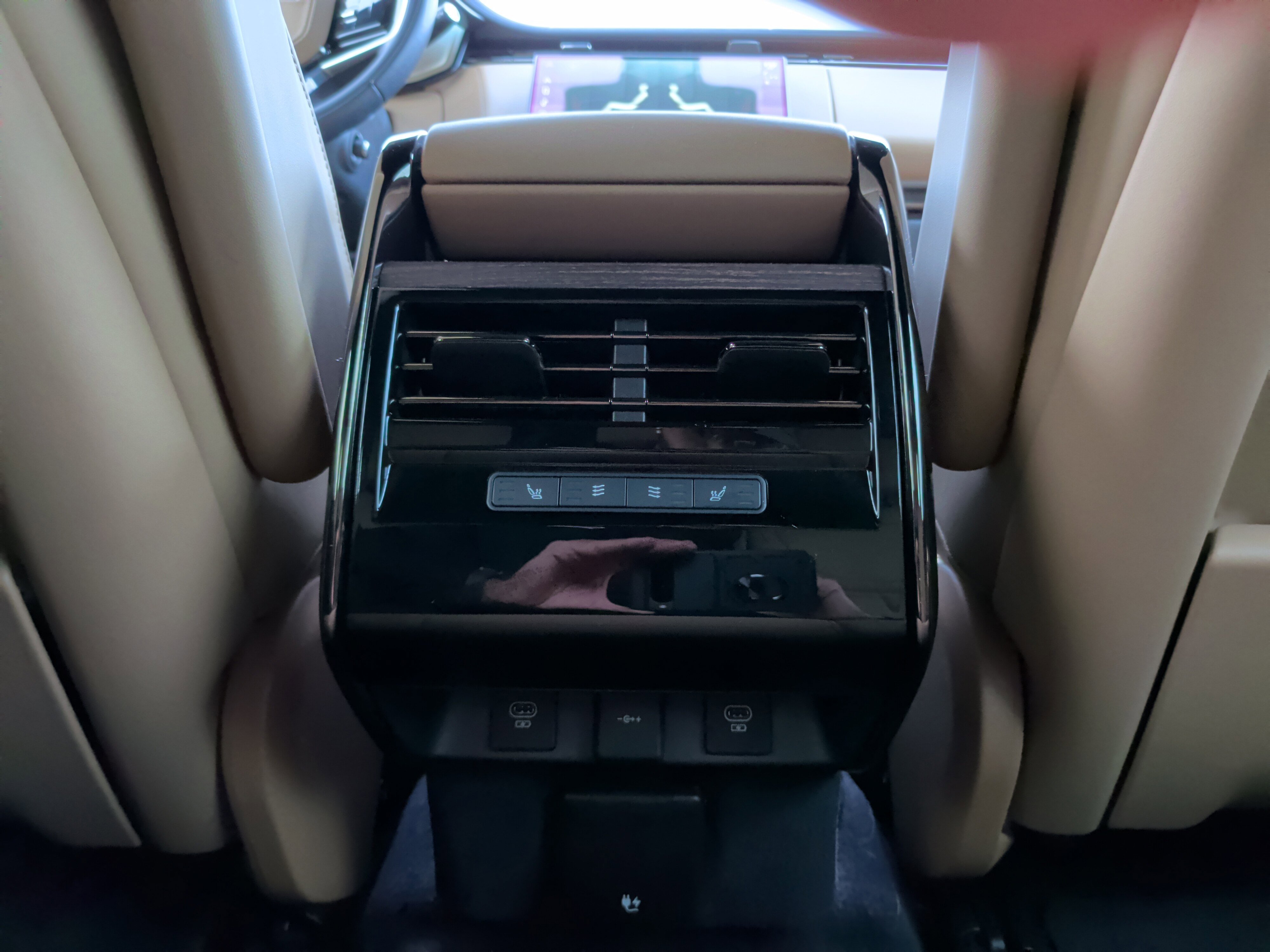 Used 2023 Land Rover Range Rover Sport SE image 40