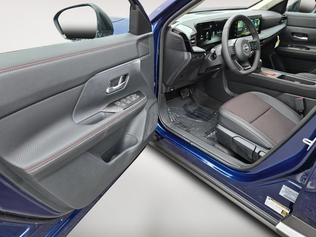 New 2026 Nissan Kicks SR w/ Cold Weather Package AWD/4WD image 16