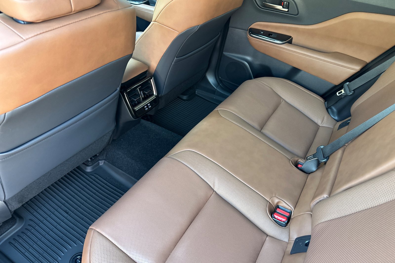 New 2025 Toyota Crown Signia image 10