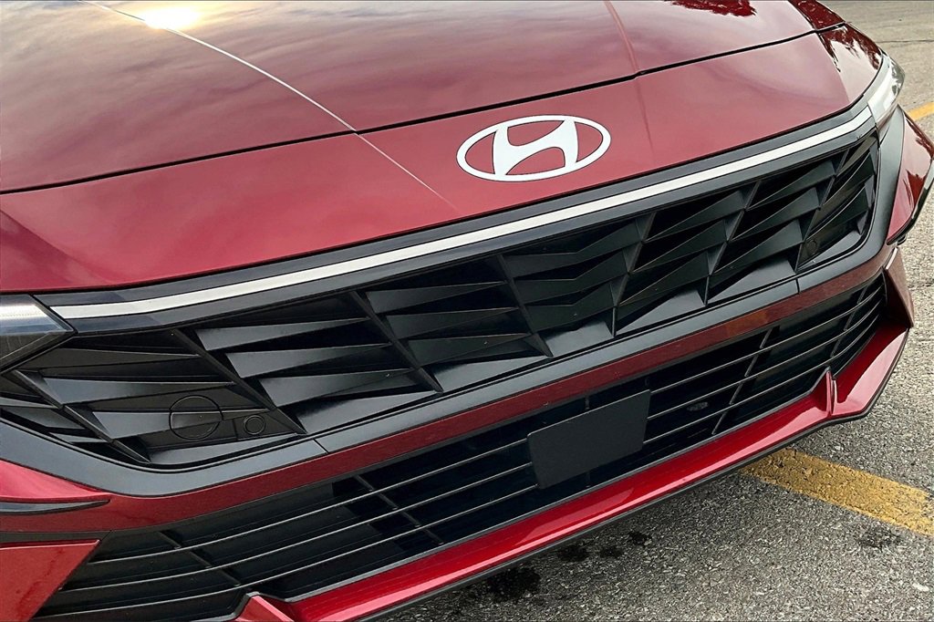 Certified 2025 Hyundai Elantra SEL image 28