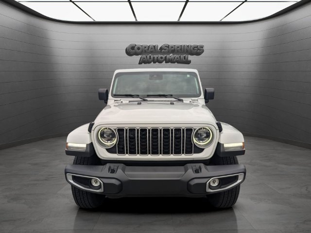 Used 2025 Jeep Wrangler Unlimited Sahara AWD/4WD image 2