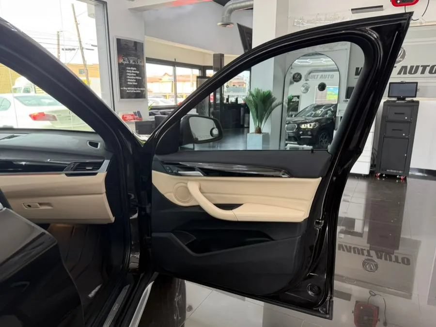 Used 2017 BMW X1 xDrive28i AWD/4WD image 13
